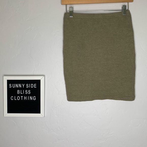 SHEIN Green Knit Mini Skirt Size Small - Picture 3 of 7